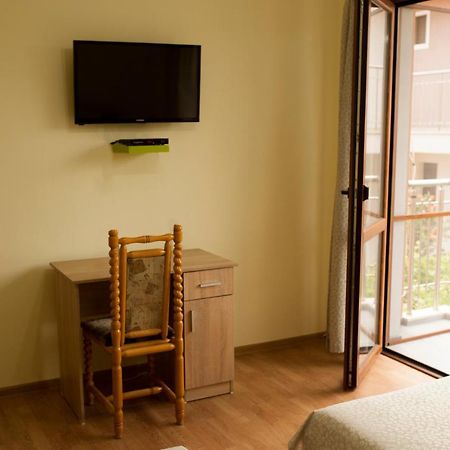 Alfa Guest Rooms With Parking Varna Bagian luar foto