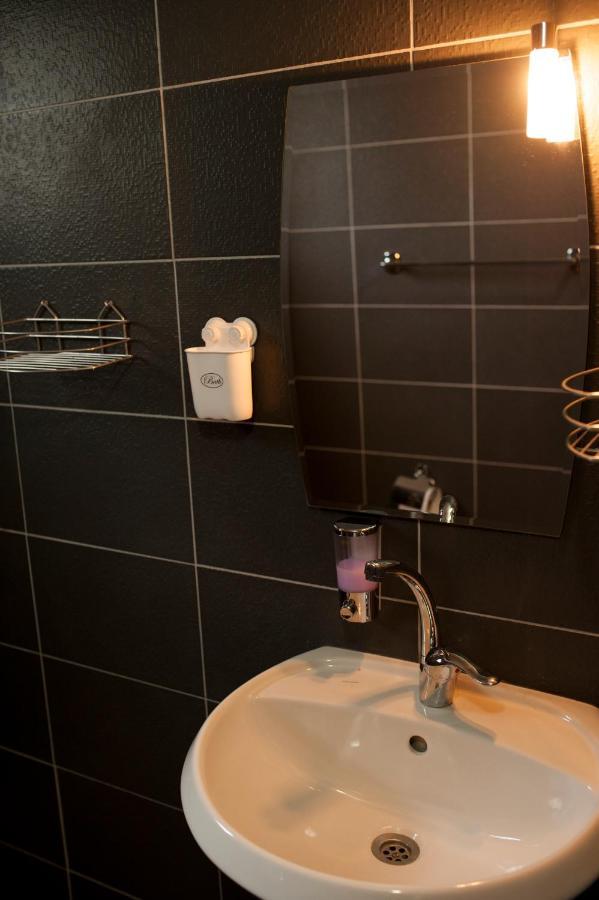 Alfa Guest Rooms With Parking Varna Bagian luar foto