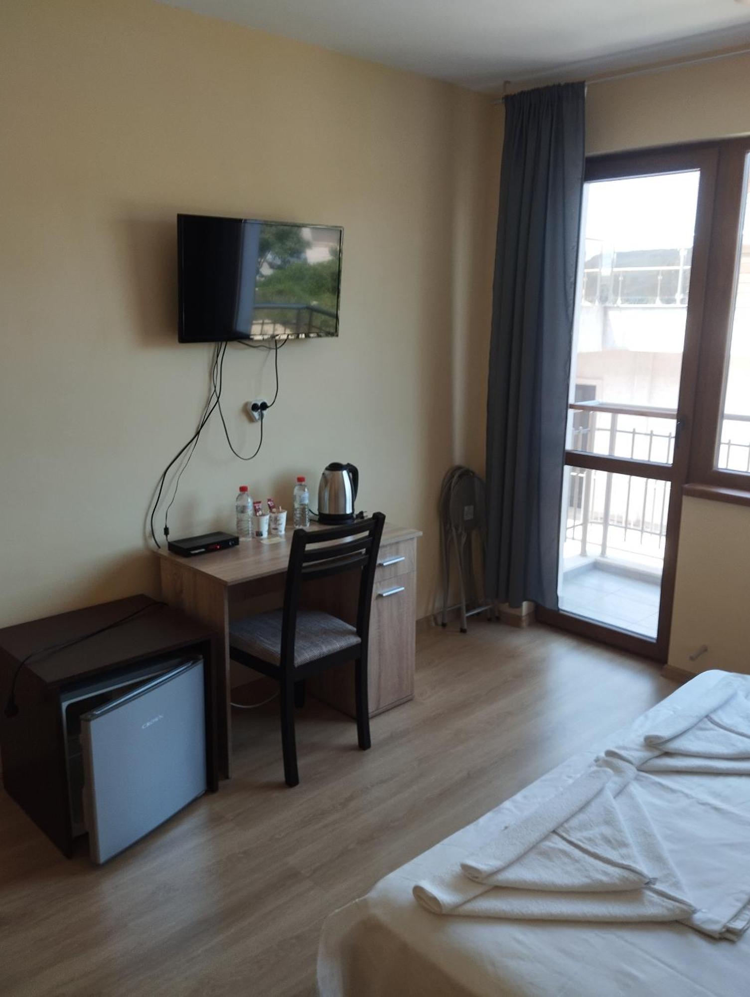 Alfa Guest Rooms With Parking Varna Bagian luar foto