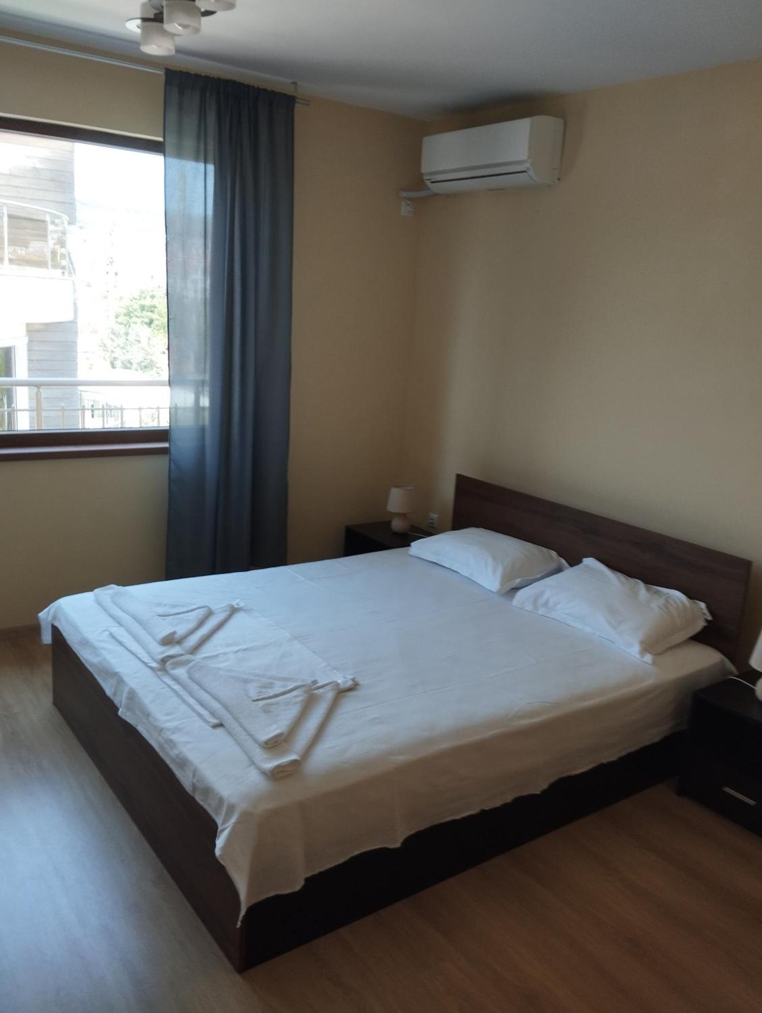 Alfa Guest Rooms With Parking Varna Bagian luar foto