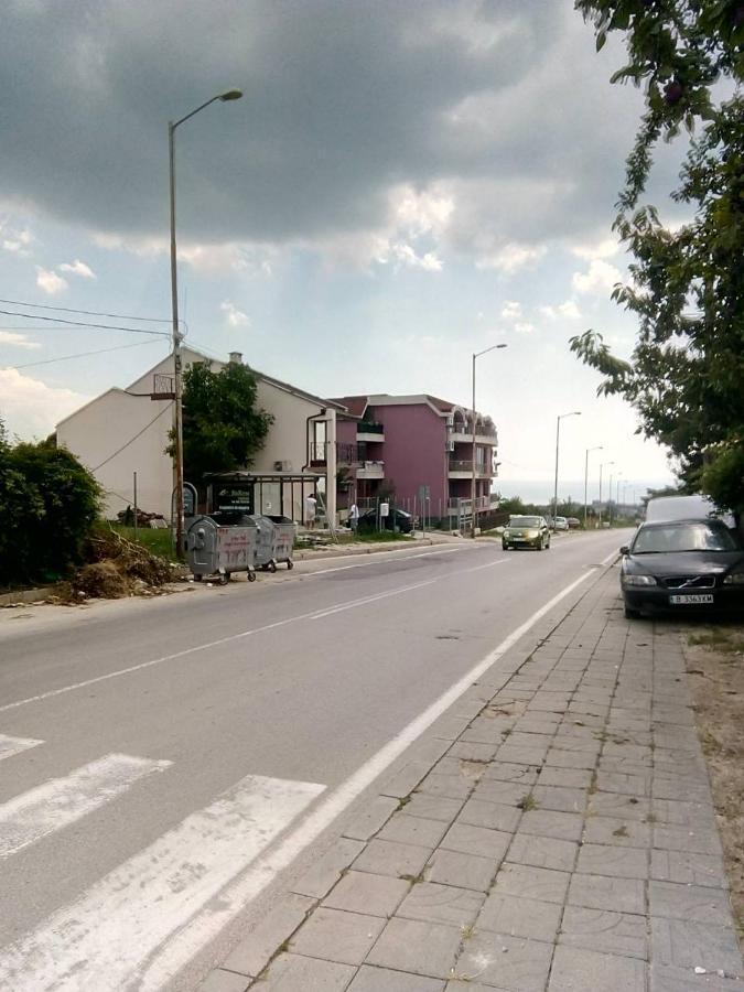 Alfa Guest Rooms With Parking Varna Bagian luar foto