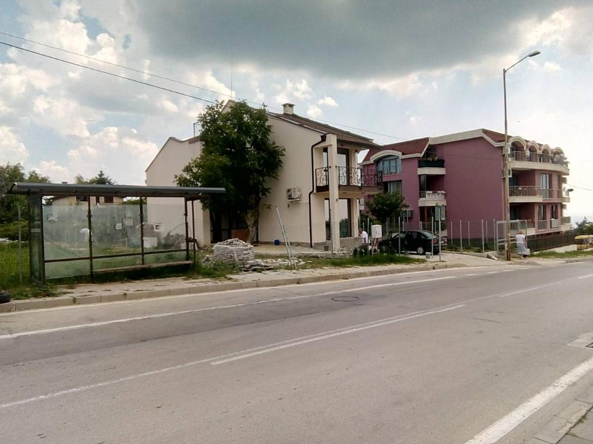 Alfa Guest Rooms With Parking Varna Bagian luar foto