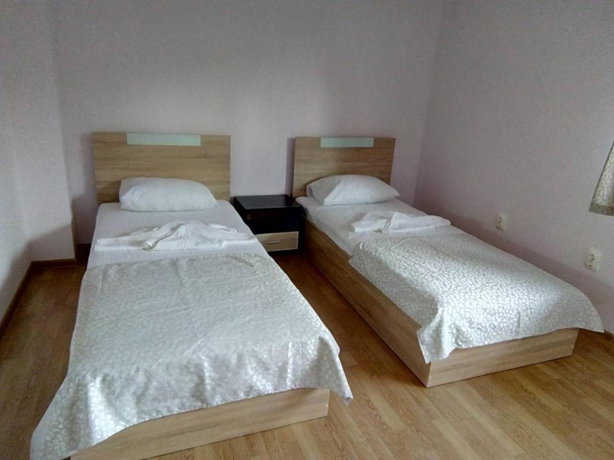 Alfa Guest Rooms With Parking Varna Bagian luar foto