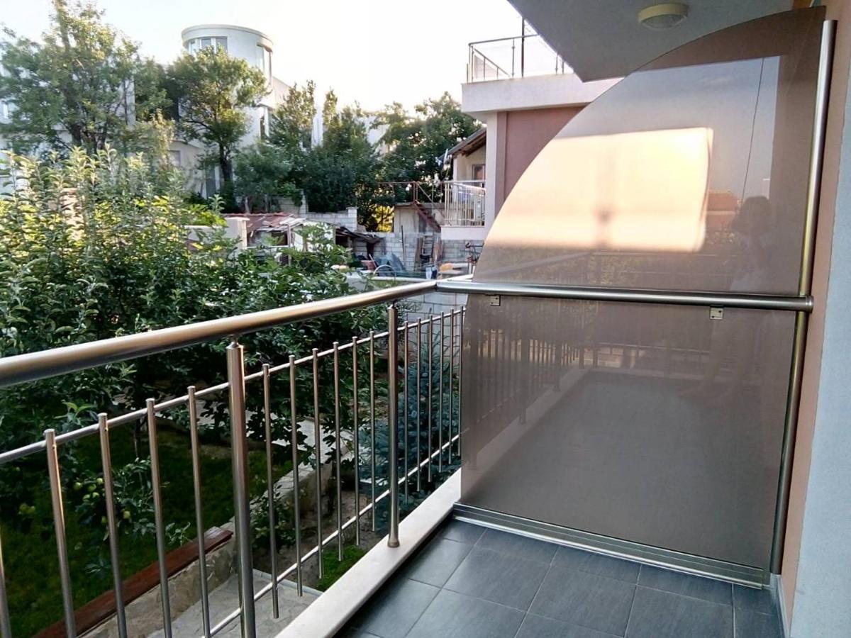 Alfa Guest Rooms With Parking Varna Bagian luar foto