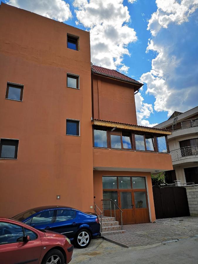 Alfa Guest Rooms With Parking Varna Bagian luar foto