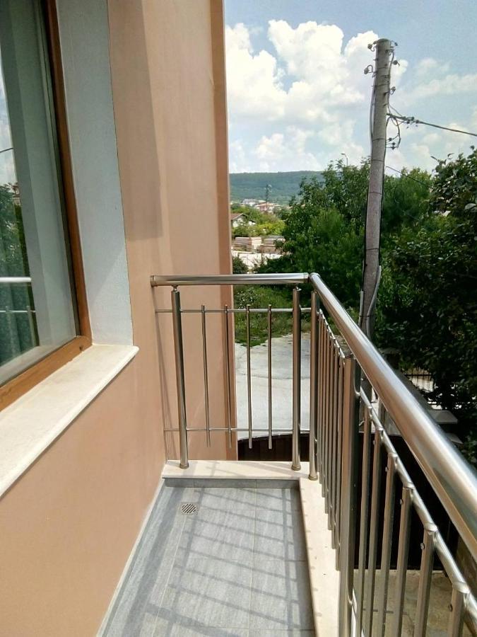 Alfa Guest Rooms With Parking Varna Bagian luar foto