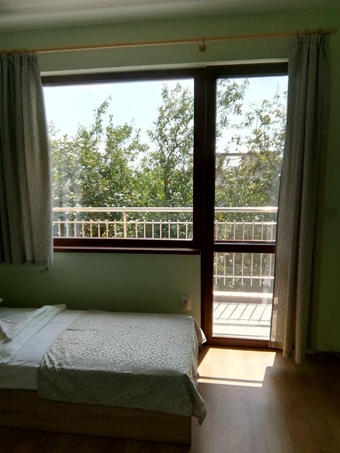 Alfa Guest Rooms With Parking Varna Bagian luar foto