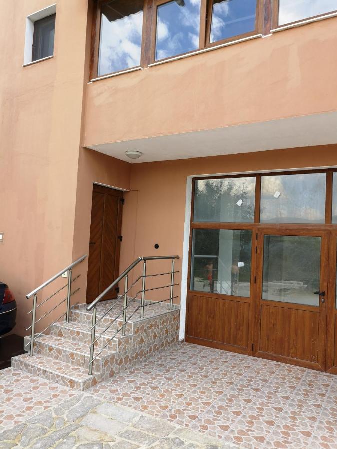 Alfa Guest Rooms With Parking Varna Bagian luar foto