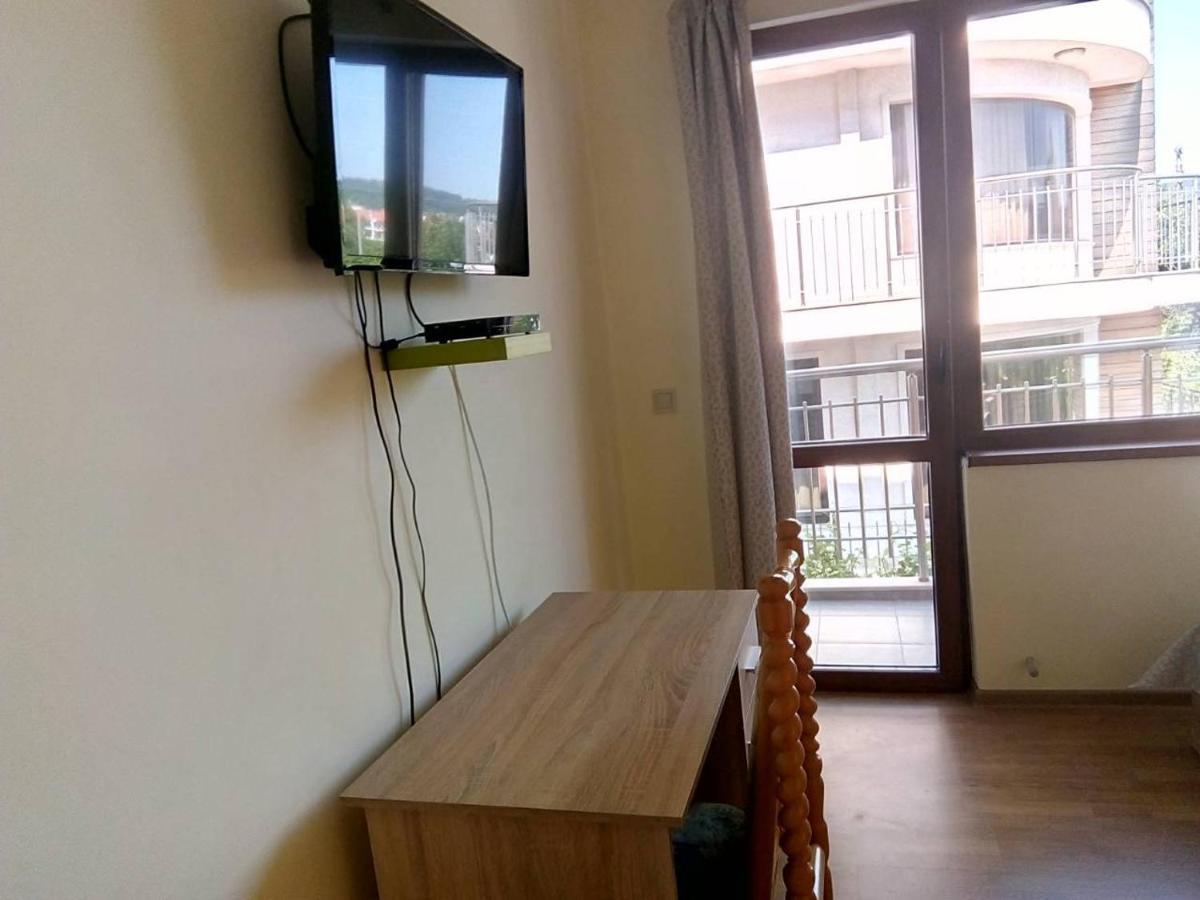 Alfa Guest Rooms With Parking Varna Bagian luar foto