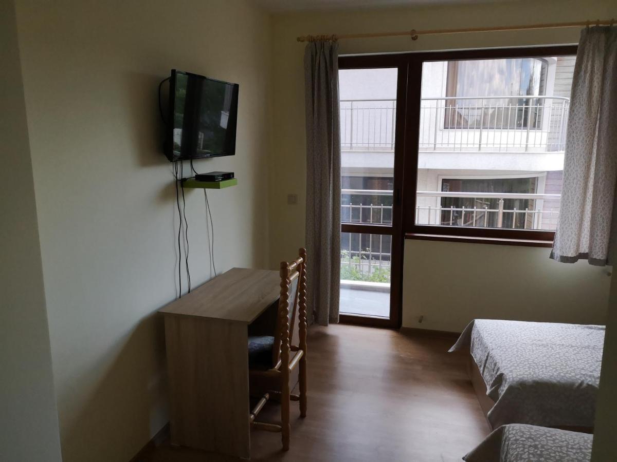 Alfa Guest Rooms With Parking Varna Bagian luar foto