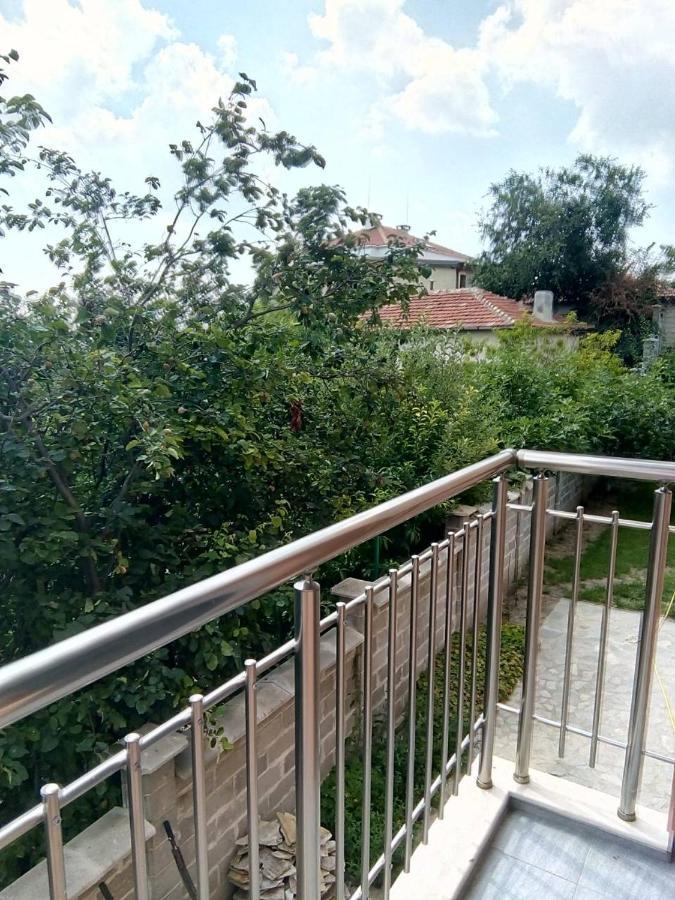 Alfa Guest Rooms With Parking Varna Bagian luar foto