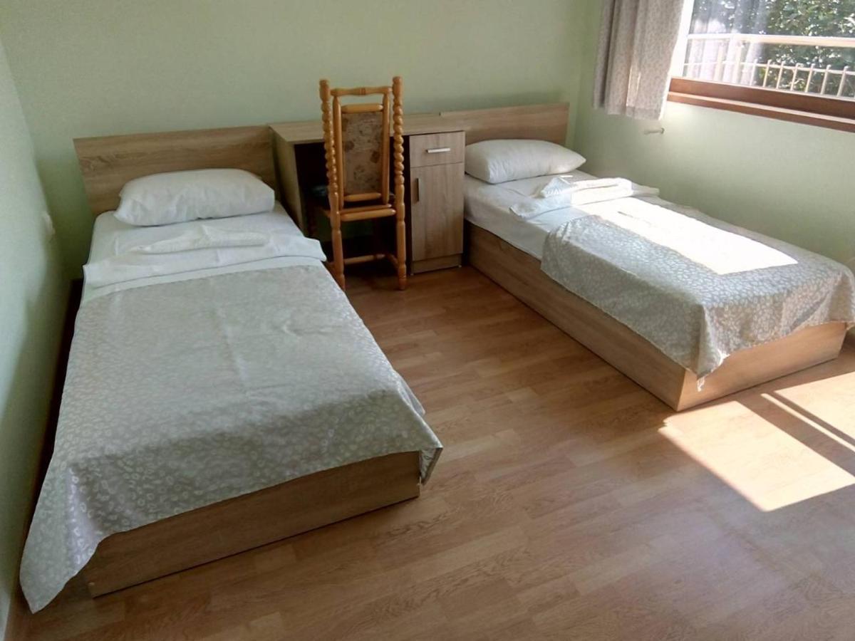 Alfa Guest Rooms With Parking Varna Bagian luar foto