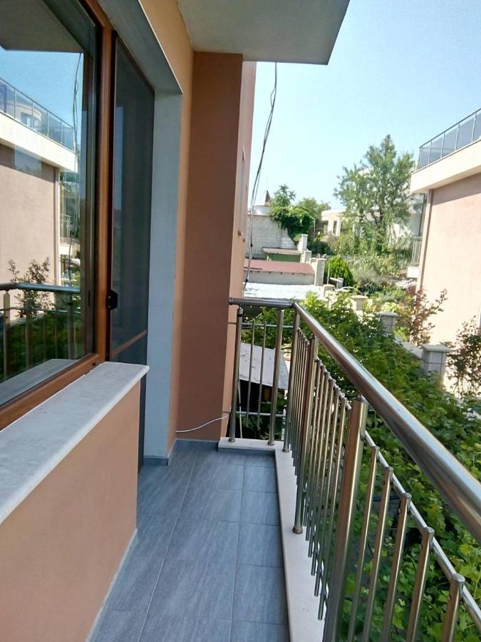 Alfa Guest Rooms With Parking Varna Bagian luar foto