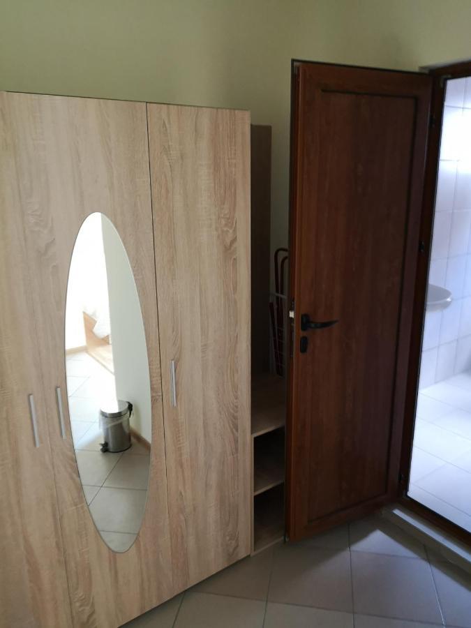 Alfa Guest Rooms With Parking Varna Bagian luar foto