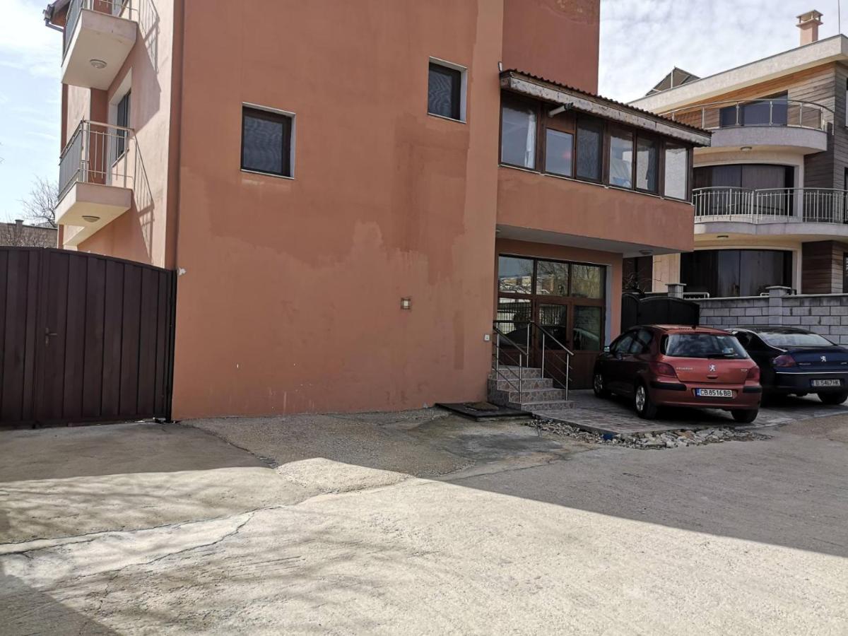Alfa Guest Rooms With Parking Varna Bagian luar foto